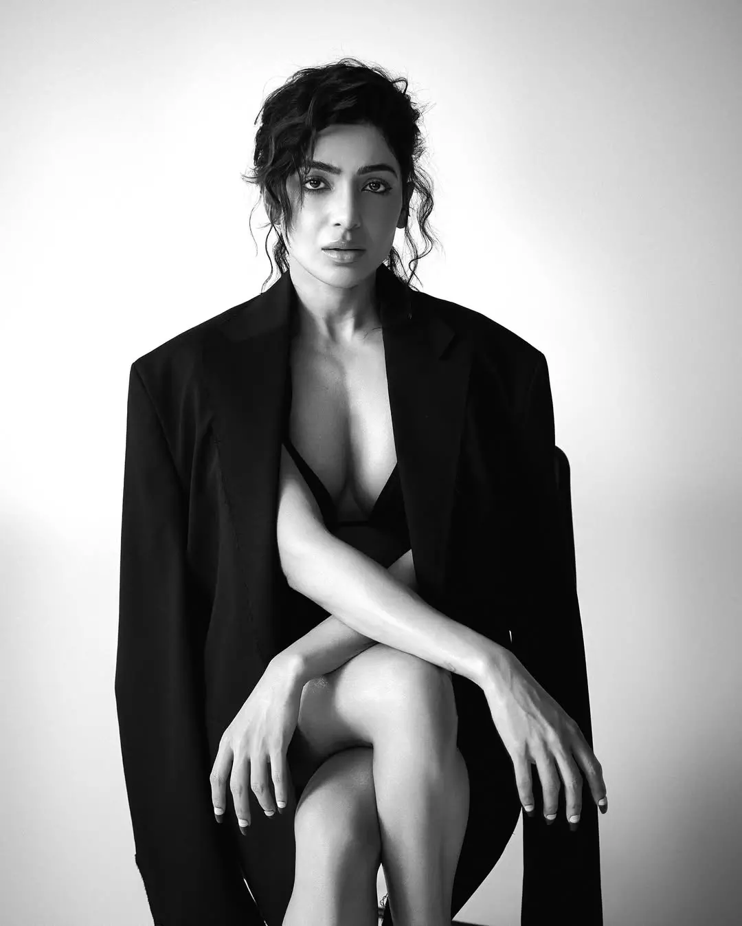 Samantha Steals The Show in Red Saree