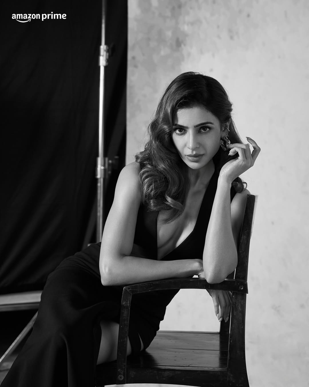 Samantha Steals The Show in Red Saree