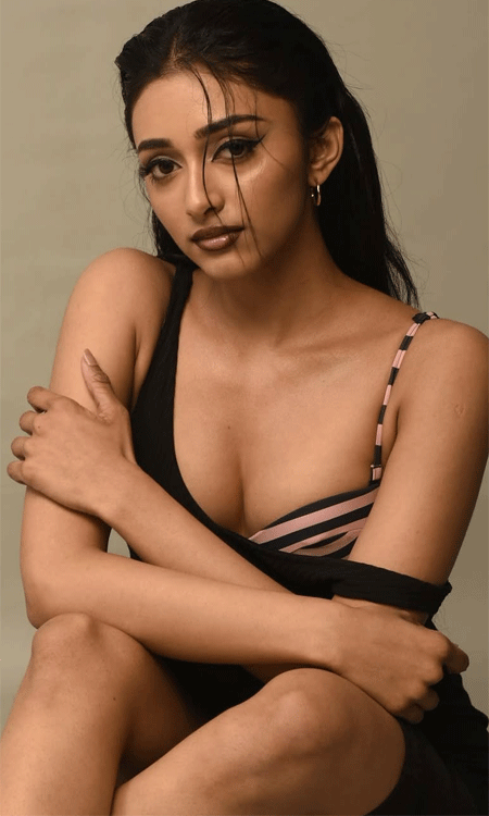 Preity Mukhundhan Shows Her Grace in Latest Instagram Photo Dump