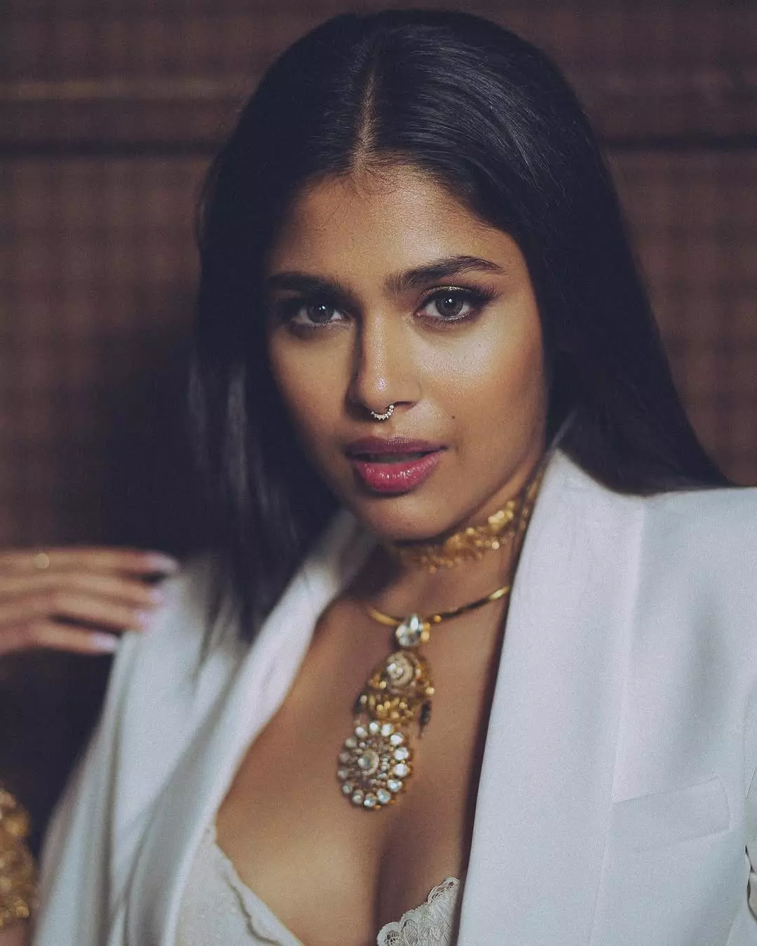 Faria Abdullah Radiates Royal Vibes in Glittering Traditional Wear