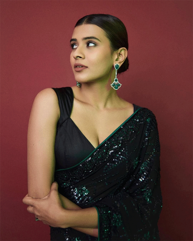 Hebah Patel Says Hello to Herself in Stunning Self-Love Post Hebah Patel Says Hello to Herself in Stunning Self-Love Post