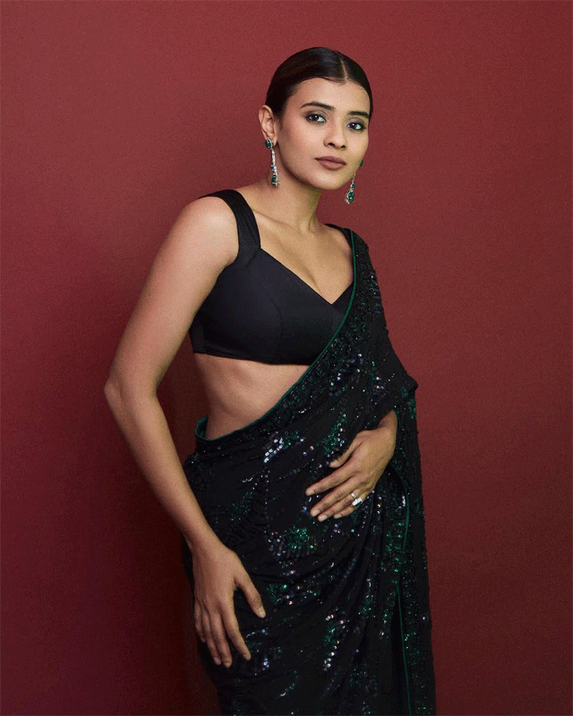 Hebah Patel Says Hello to Herself in Stunning Self-Love Post Hebah Patel Says Hello to Herself in Stunning Self-Love Post