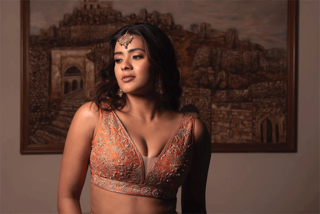 Hebah Patel Says Hello to Herself in Stunning Self-Love Post Hebah Patel Says Hello to Herself in Stunning Self-Love Post