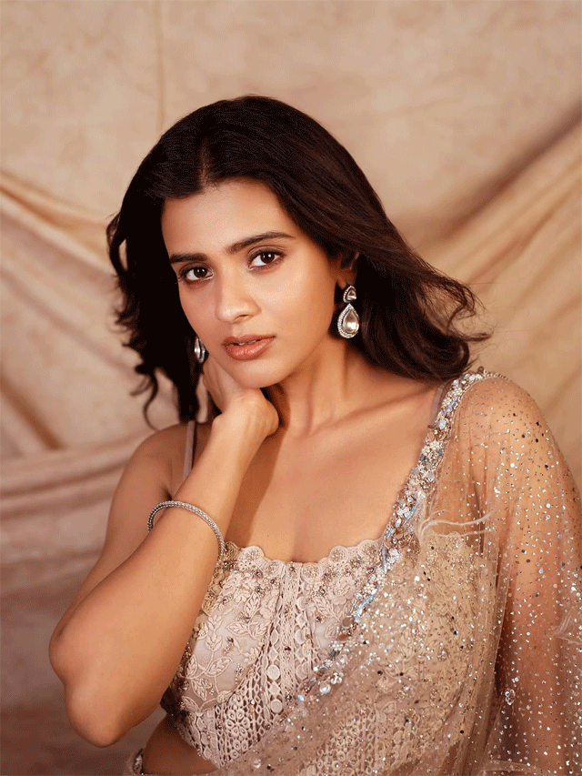 Hebah Patel Says Hello to Herself in Stunning Self-Love Post Hebah Patel Says Hello to Herself in Stunning Self-Love Post