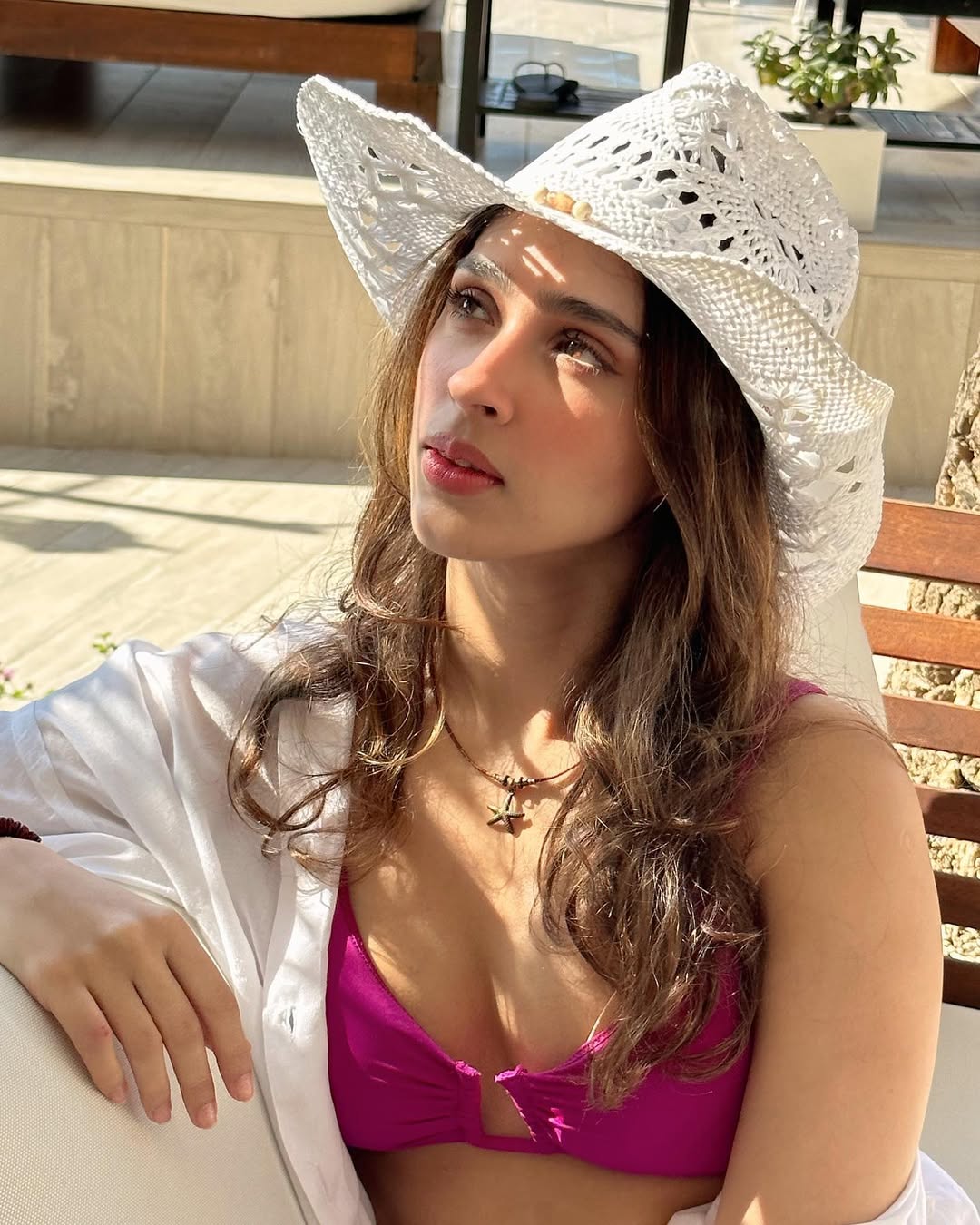 Pashmina Roshan’s Summer Mood is All About Chill Island Energy Pashmina Roshan’s Summer Mood is All About Chill Island Energy