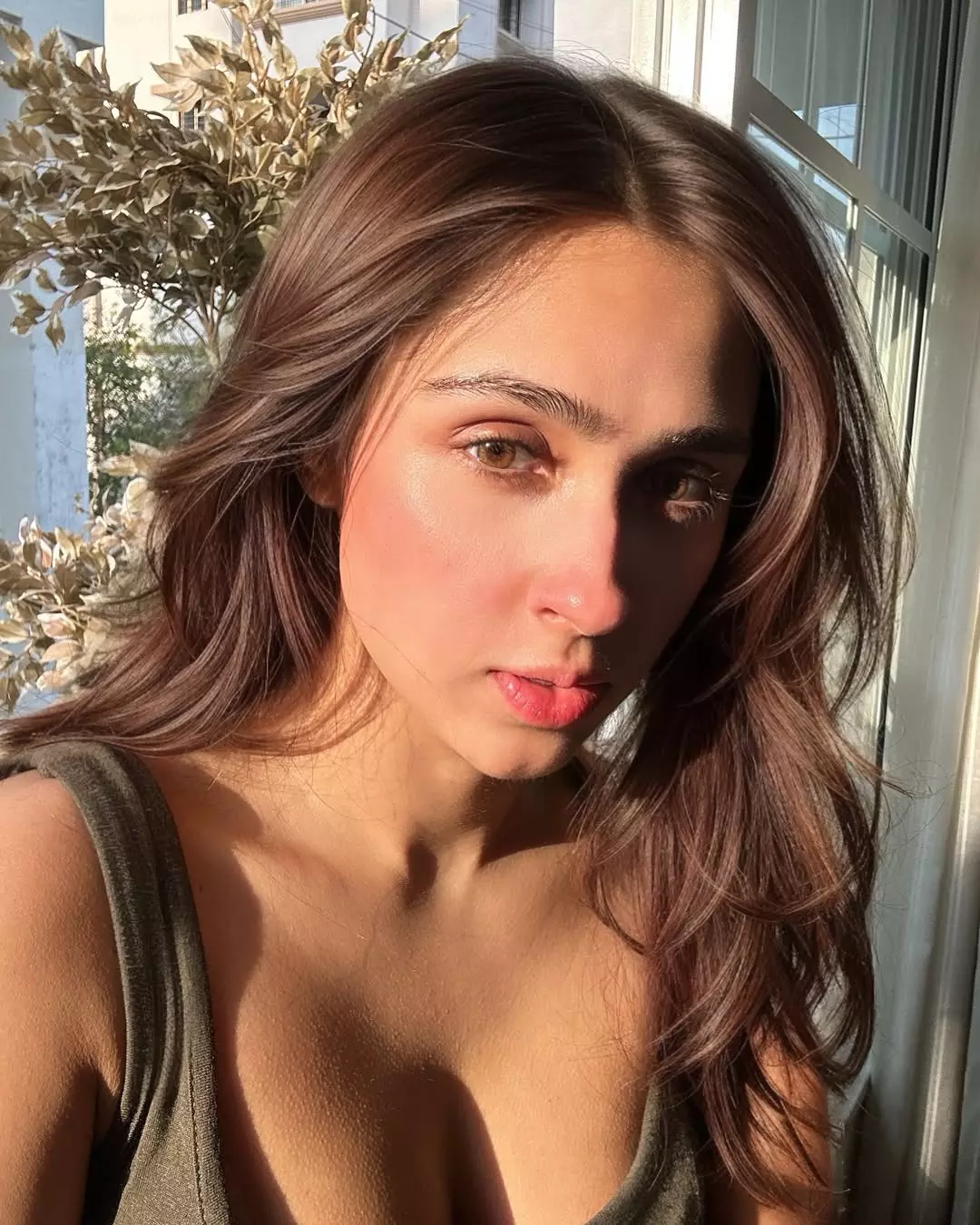 Pashmina Roshan’s Summer Mood is All About Chill Island Energy Pashmina Roshan’s Summer Mood is All About Chill Island Energy