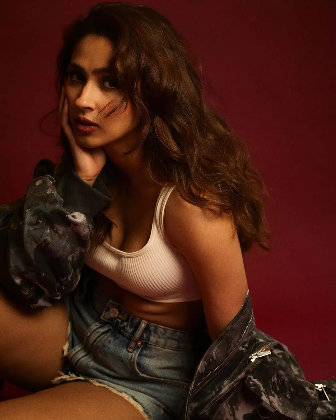 Pashmina Roshan’s Summer Mood is All About Chill Island Energy