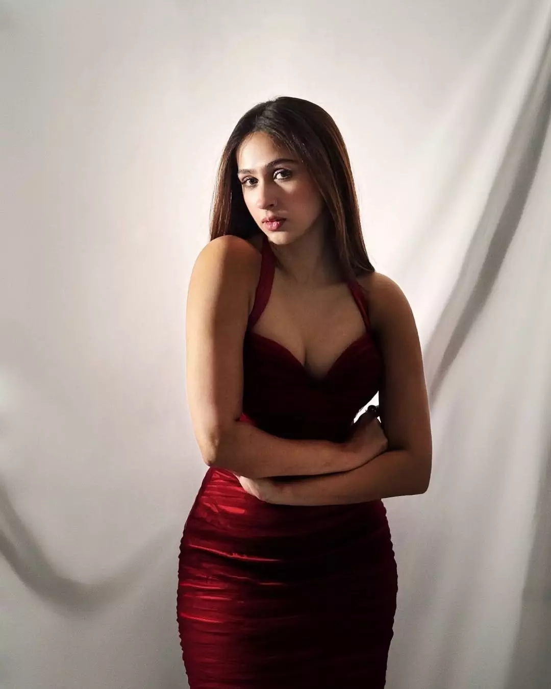 Pashmina Roshan’s Summer Mood is All About Chill Island Energy