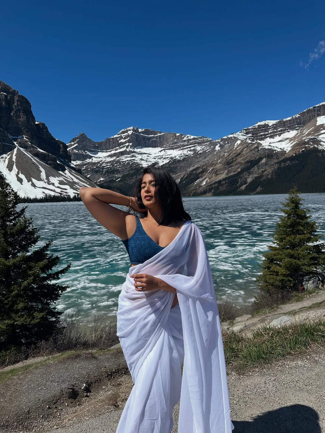 Nikita Sharmas Snowy Saree Look Captures Banffs Beauty Nikita Sharmas Snowy Saree Look Captures Banffs Beauty