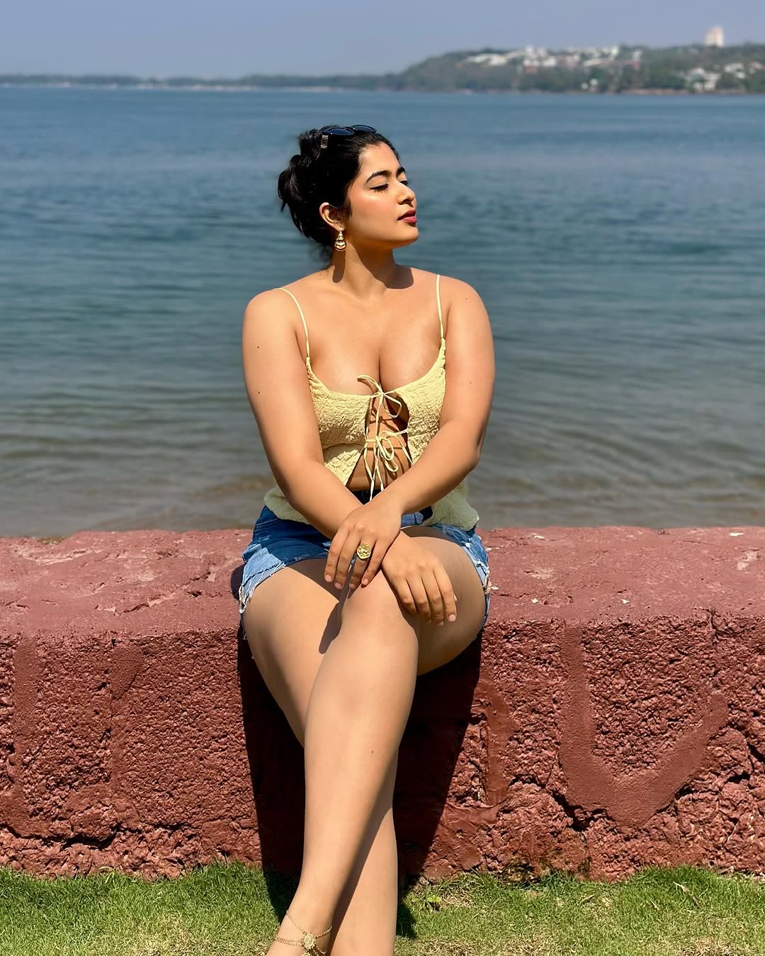 Nikita Sharmas Snowy Saree Look Captures Banffs Beauty Nikita Sharmas Snowy Saree Look Captures Banffs Beauty