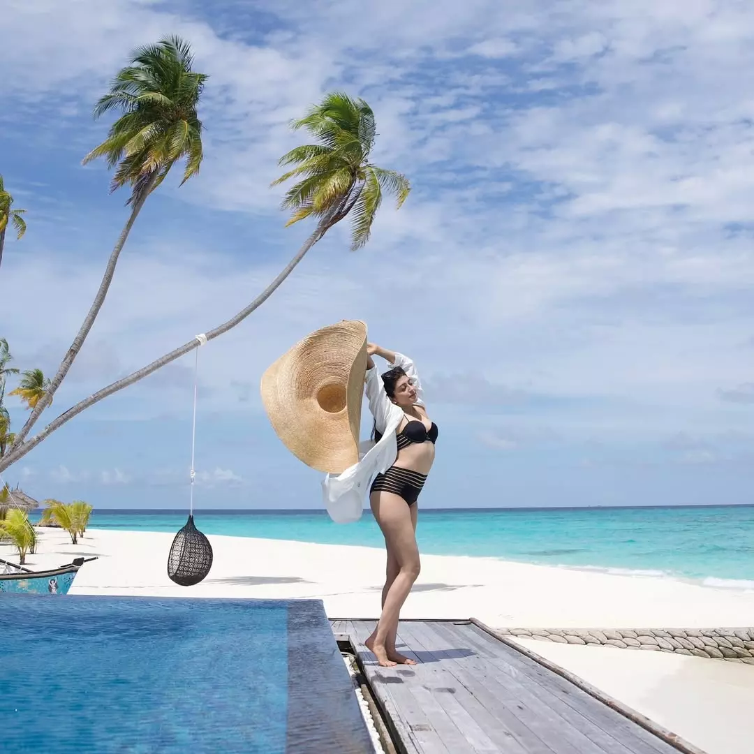 Pranitha Subhash Enjoys a Memorable Island Vacation with Daughter Arna Pranitha Subhash Enjoys a Memorable Island Vacation with Daughter Arna