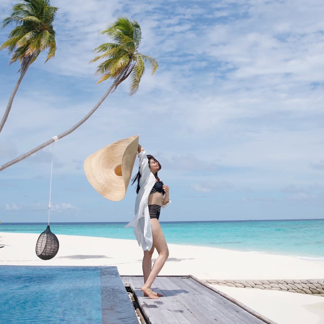 Pranitha Subhash Enjoys a Memorable Island Vacation with Daughter Arna Pranitha Subhash Enjoys a Memorable Island Vacation with Daughter Arna