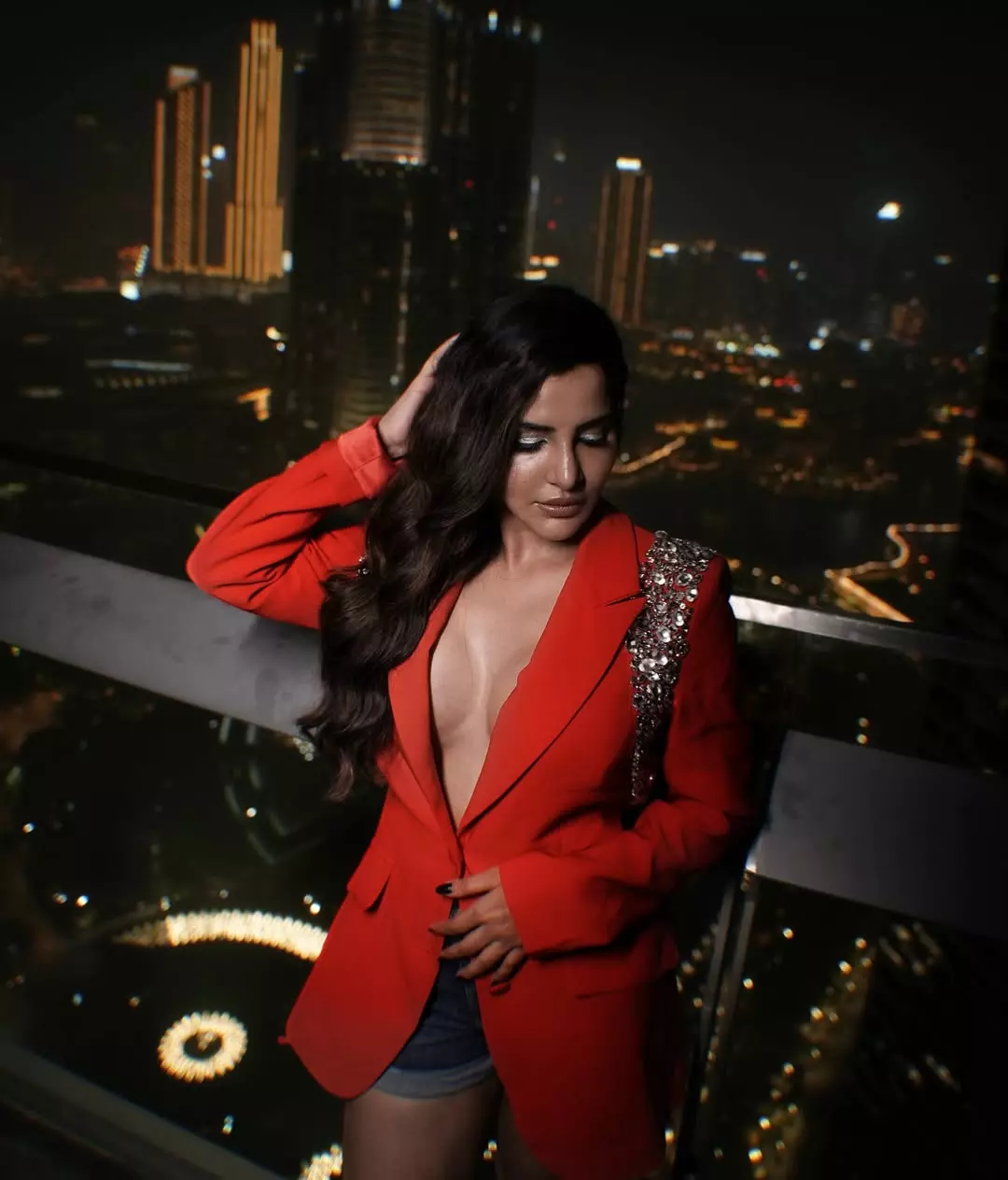 Chic, Calm & Captivating: Ashu’s Stylish Vibes