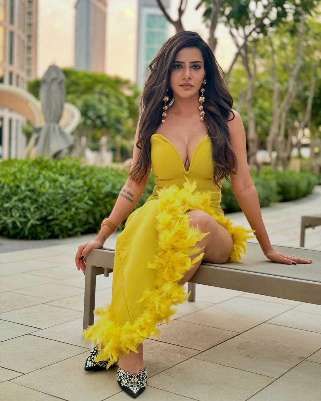 Chic, Calm & Captivating: Ashu’s Stylish Vibes Chic, Calm & Captivating: Ashu’s Stylish Vibes