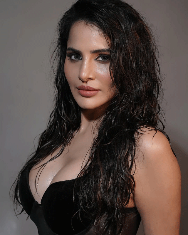 Chic, Calm & Captivating: Ashu’s Stylish Vibes Chic, Calm & Captivating: Ashu’s Stylish Vibes