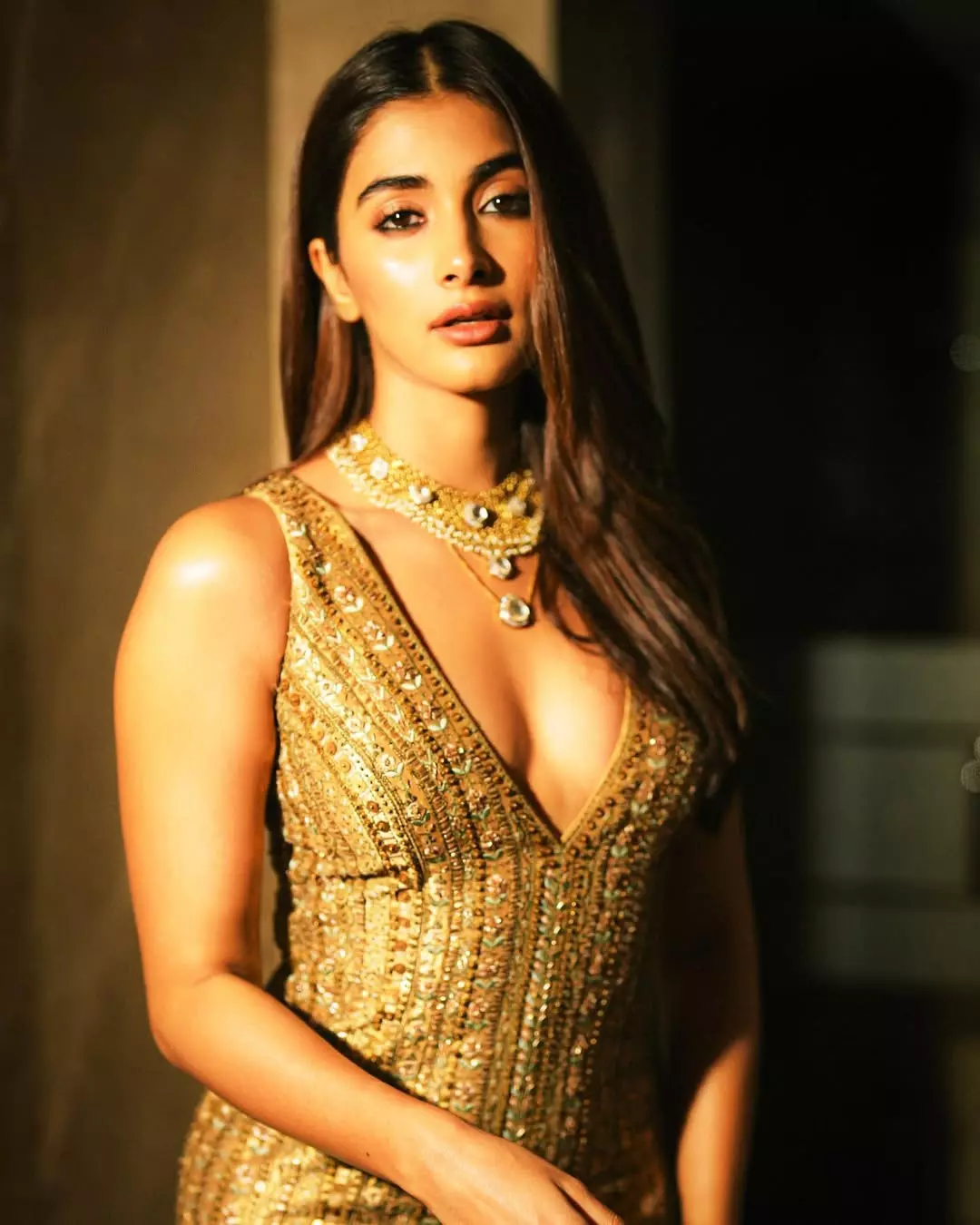 Pooja Hegde’s Mesmerizing Gaze ✨ Pooja Hegde’s Mesmerizing Gaze ✨