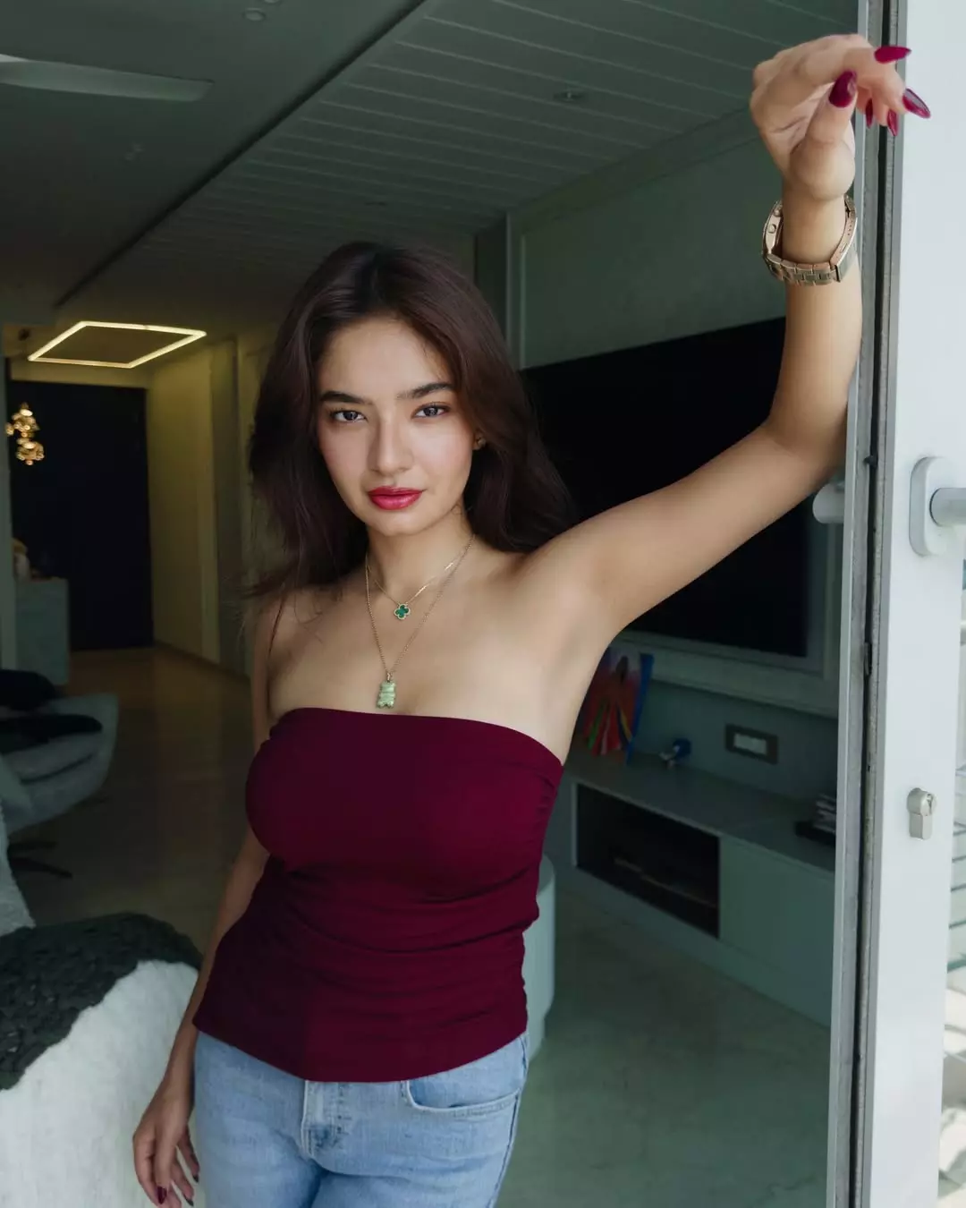 Anushka Sen Wraps Up June with Adorable View and Smile Anushka Sen Wraps Up June with Adorable View and Smile