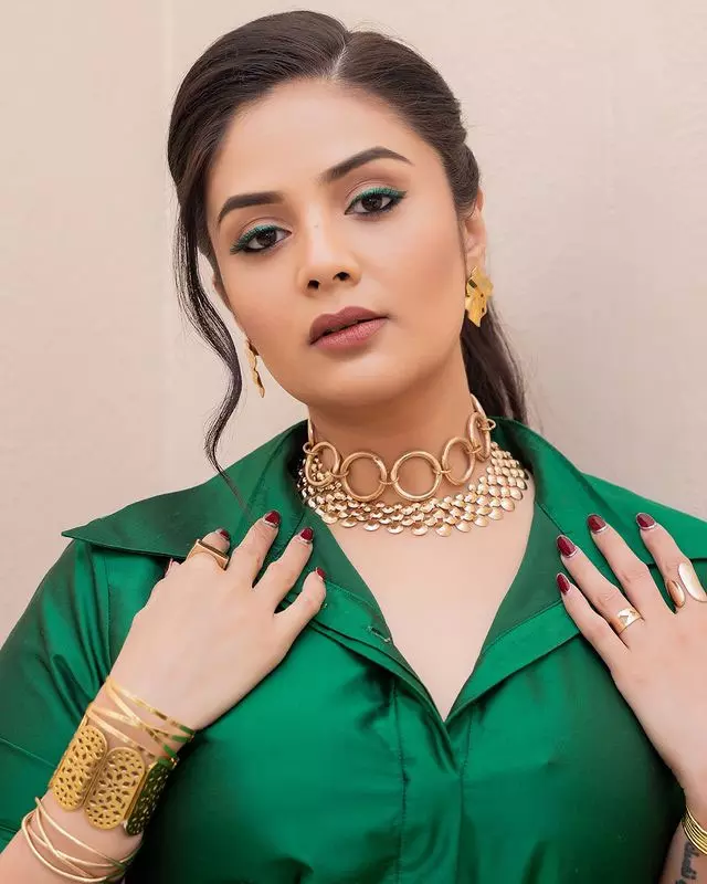 Sreemukhi’s dress ideas are pure magic Sreemukhi’s dress ideas are pure magic