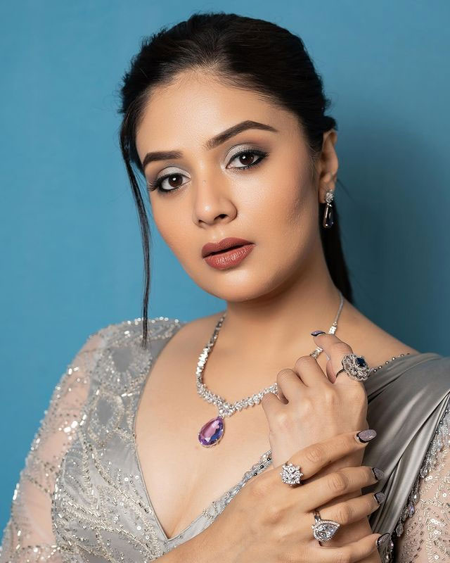 Sreemukhi’s dress ideas are pure magic