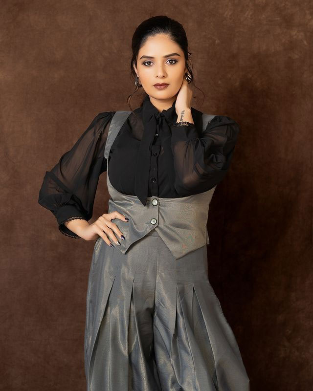 Sreemukhi’s dress ideas are pure magic
