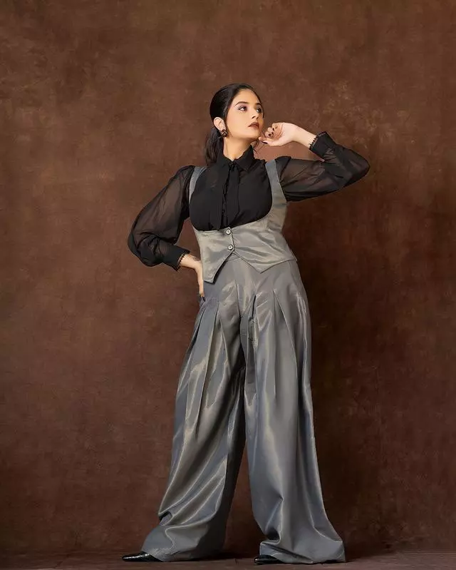 Sreemukhi’s dress ideas are pure magic