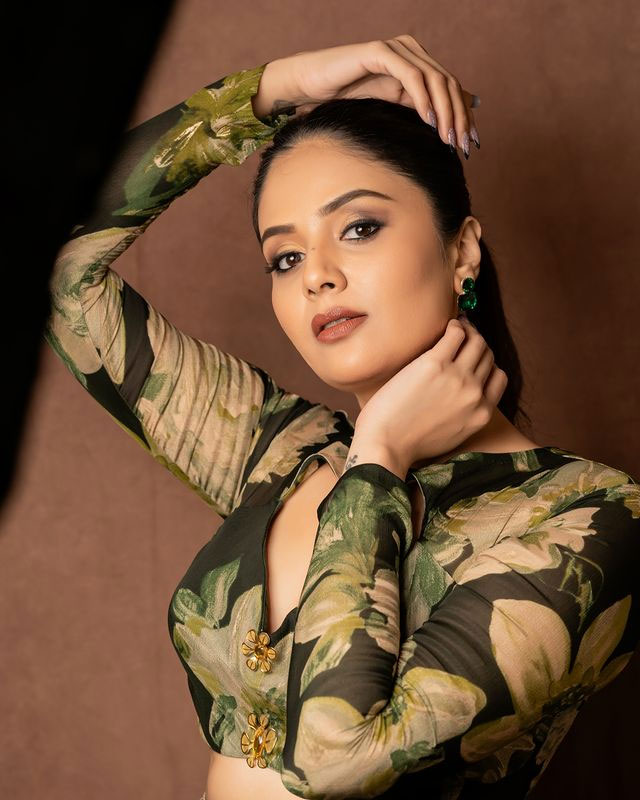Sreemukhi’s dress ideas are pure magic
