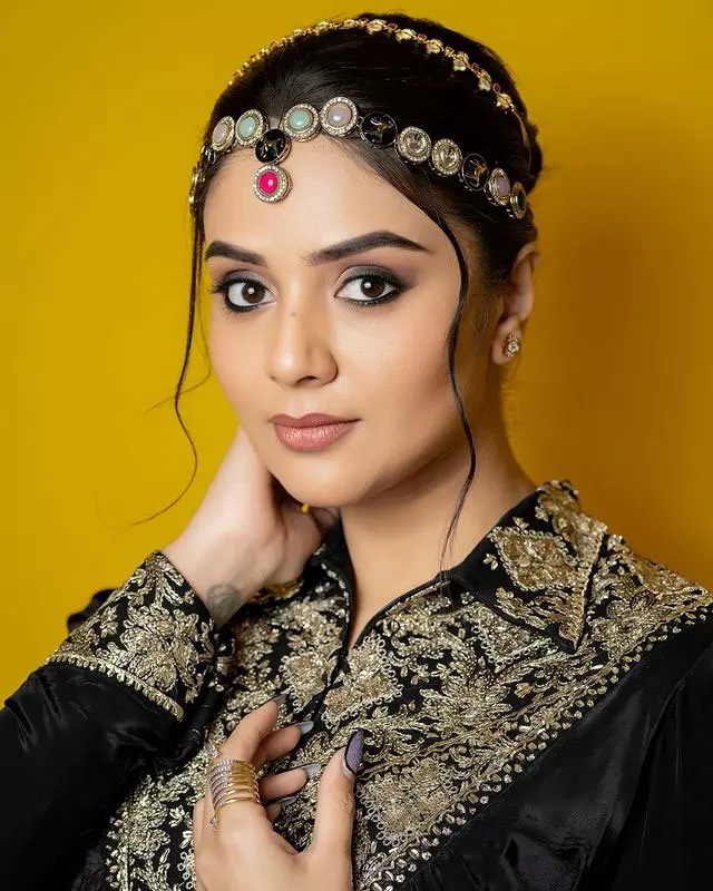 Sreemukhi’s dress ideas are pure magic Sreemukhi’s dress ideas are pure magic