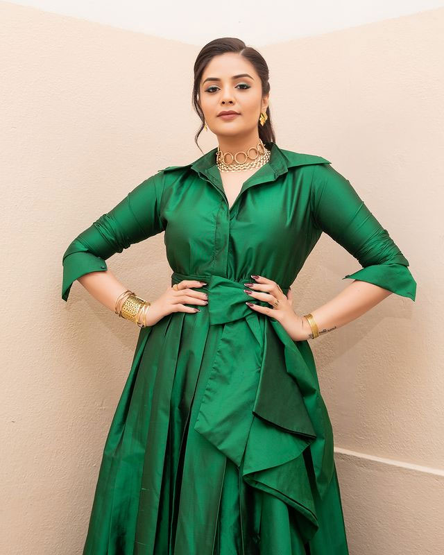 Sreemukhi’s dress ideas are pure magic