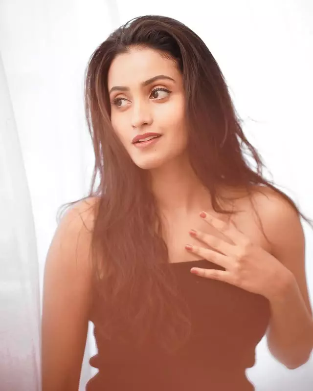 Deepika Pillis Relaxed Bench Still Wins Hearts on Instagram