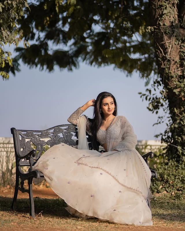 Deepika Pillis Relaxed Bench Still Wins Hearts on Instagram