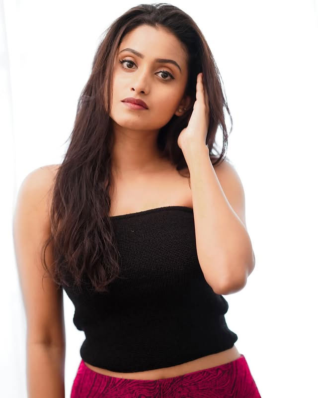 Deepika Pillis Relaxed Bench Still Wins Hearts on Instagram