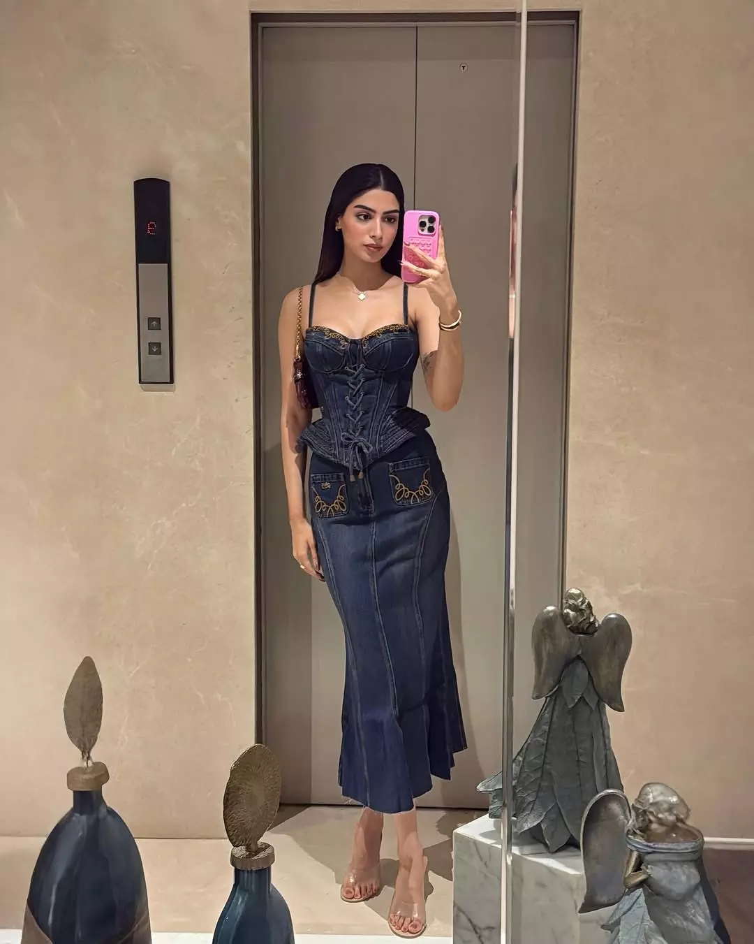 Khushi Kapoor Looks Effortlessly Elegant in Latest Post Khushi Kapoor Looks Effortlessly Elegant in Latest Post