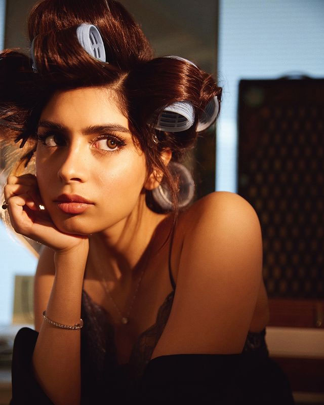 Khushi Kapoor Looks Effortlessly Elegant in Latest Post Khushi Kapoor Looks Effortlessly Elegant in Latest Post