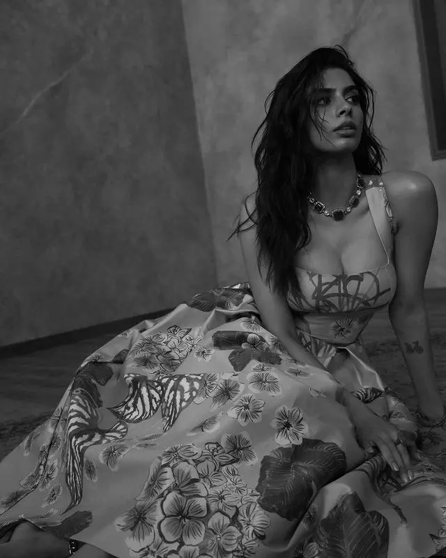 Khushi Kapoor Looks Effortlessly Elegant in Latest Post Khushi Kapoor Looks Effortlessly Elegant in Latest Post