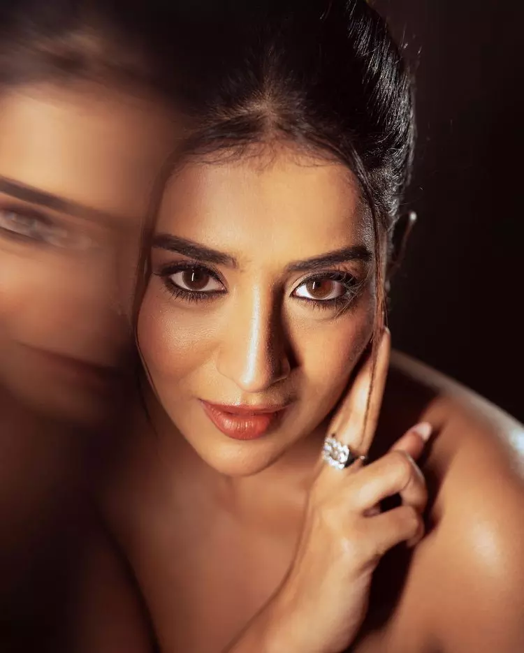 Rashi Singh Shares Shopping Diaries from Her Germany Visit