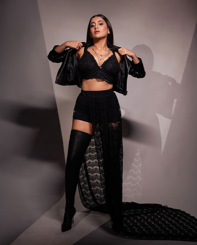 Rashi Singh Shares Shopping Diaries from Her Germany Visit Rashi Singh Shares Shopping Diaries from Her Germany Visit