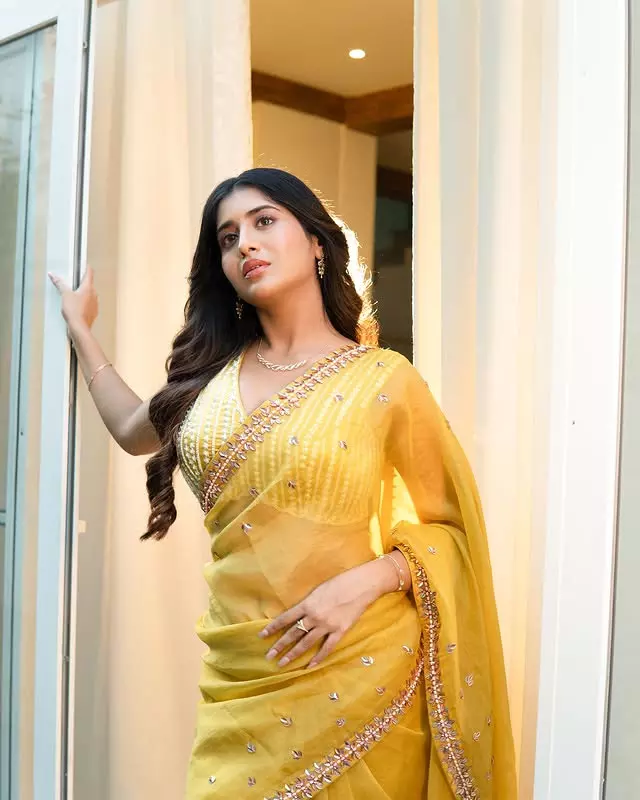 Rashi Singh Shares Shopping Diaries from Her Germany Visit