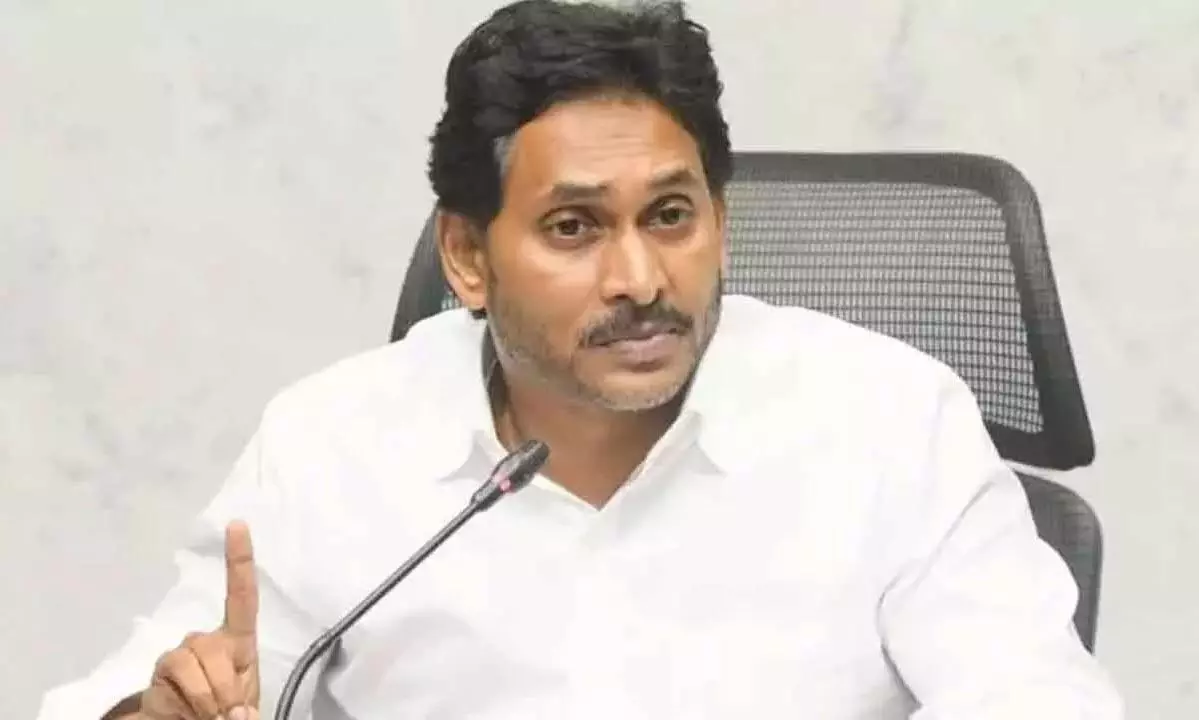 జగన్ వెంట వెళ్ళేది వందమందేనా ?