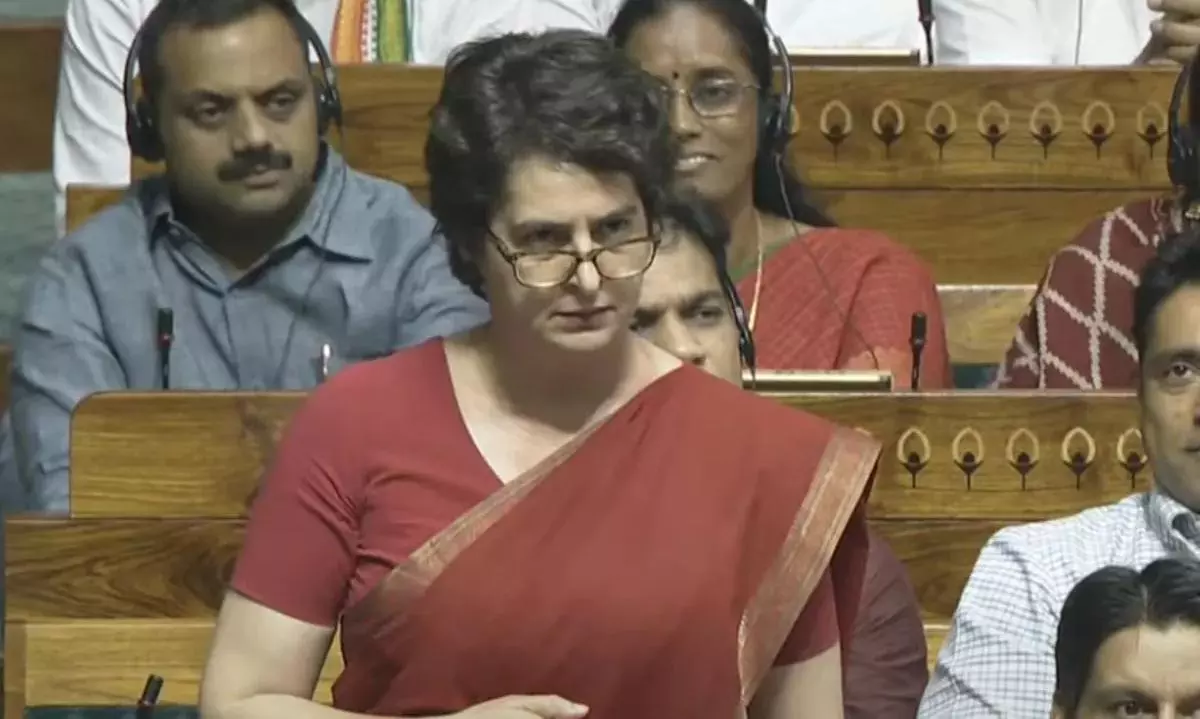 మోడీ, అమిత్ షాలపై ప్రియాంక విమర్శల తుపాన్.. ఇది వేరే లెవెల్!