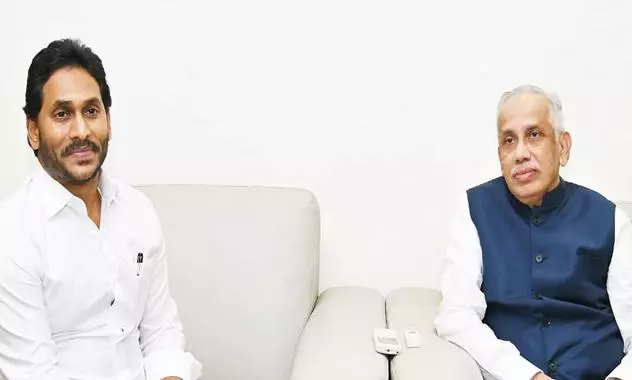 గ‌వ‌ర్న‌ర్‌తో జ‌గ‌న్ భేటీ.. రాజ‌కీయ దుమారం.. !