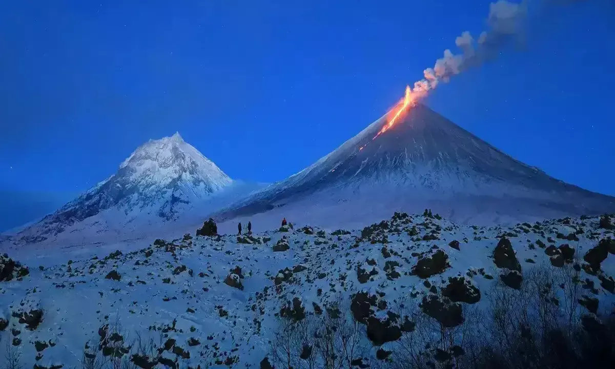భారీ భూకంపం, సునామీ తర్వాత రష్యాలో పేలిన అగ్నిపర్వతం!