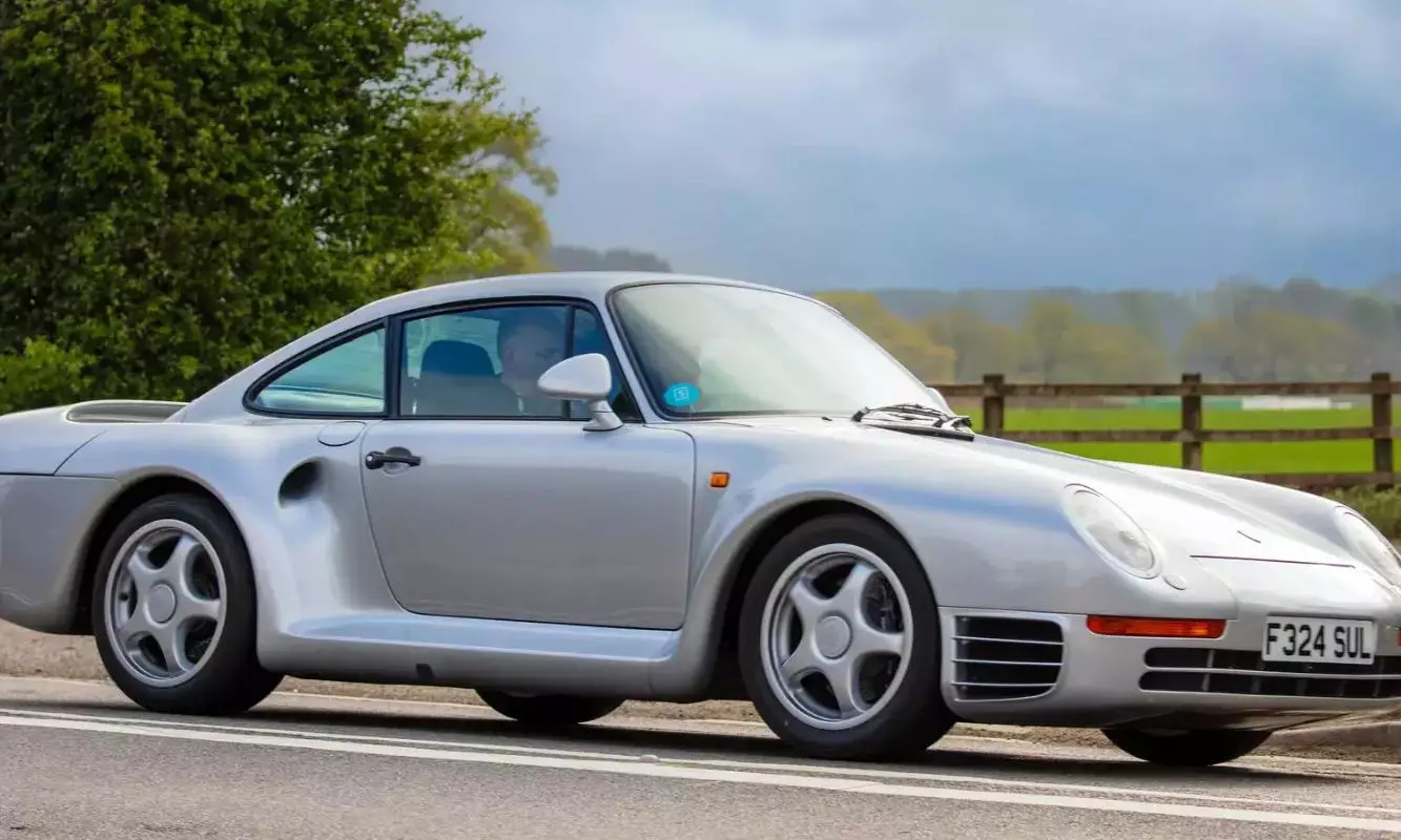 రోజూ జరిమానా కట్టి వాడిన కలల కారు: బిల్ గేట్స్ పోర్షే ప్రేమ కథ!