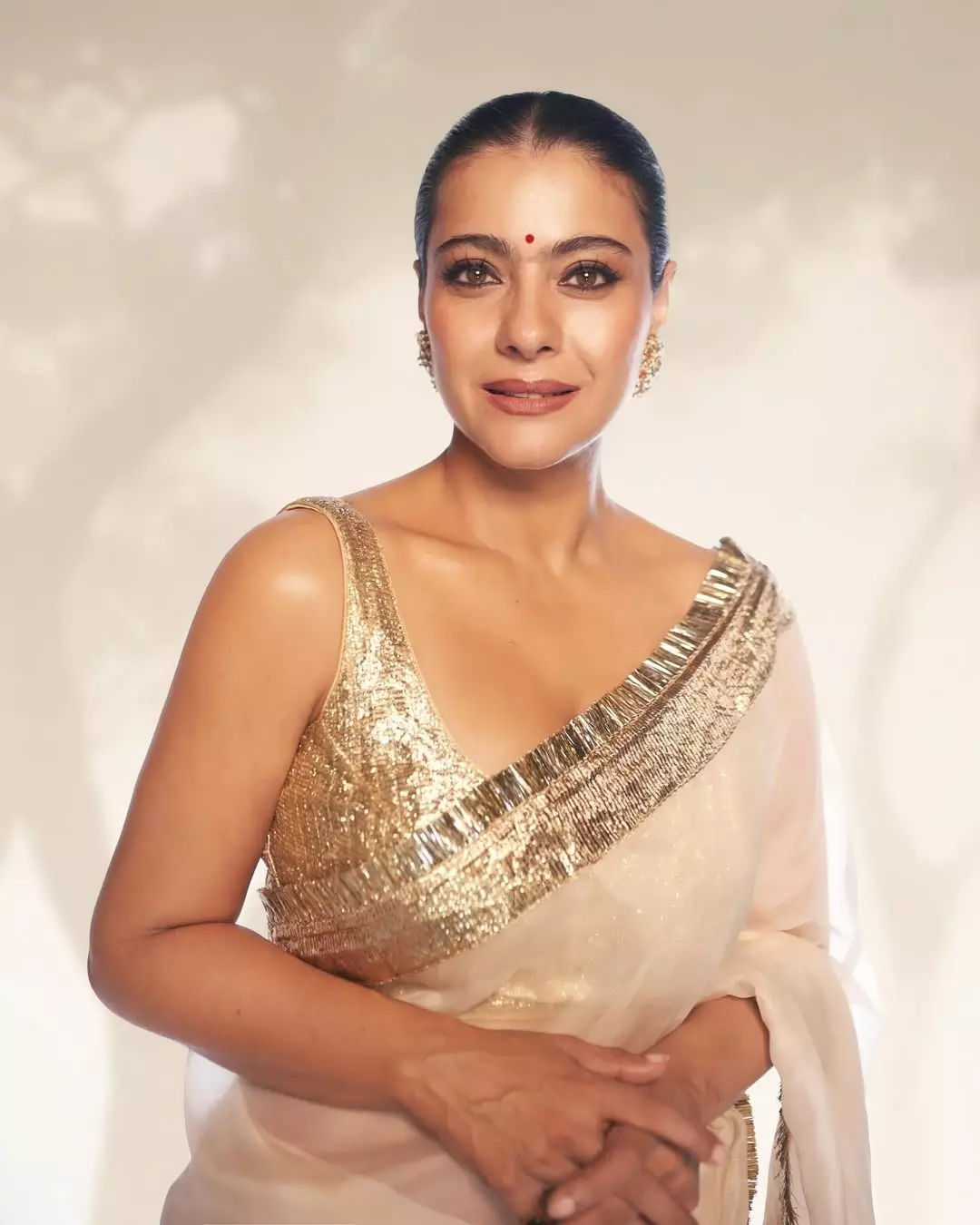 Kajol Looks Absolutely Young in Saree