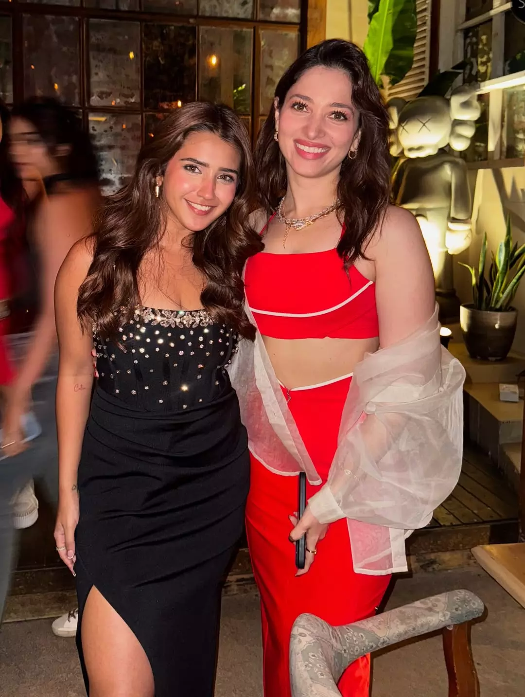 Roshni Walia Celebrates Her Special Night With Mrunal, Tamannaah and Mouni