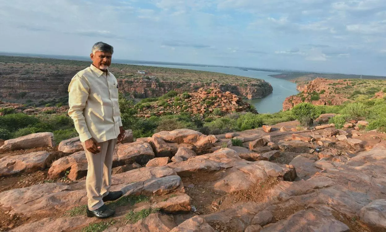 అద్భుతమైన దృశ్యం... చంద్రబాబు ఎక్కడున్నారో గుర్తించగలరా..?