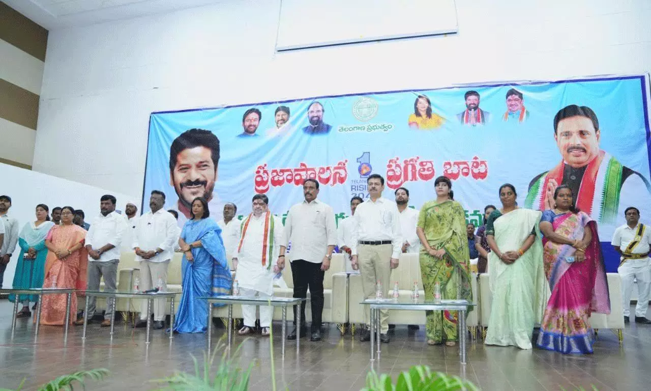 రేషన్ కార్డులపై దాసోజు శ్రవణ్‌ vs పొన్నం ప్రభాకర్ ఘర్షణ