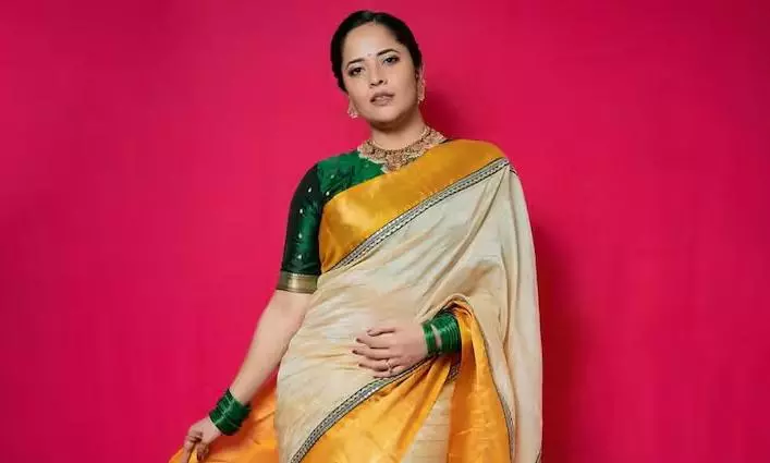 స్టేజ్ పైనే చెప్పు తెగుద్ది అంటూ వార్నింగ్