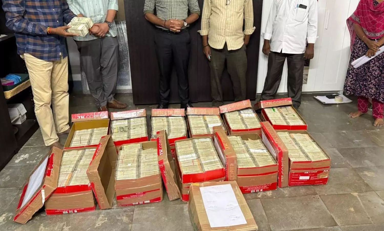 శంషాబాద్ డబ్బు.. సిట్ కు కీలక ప్రశ్నలు