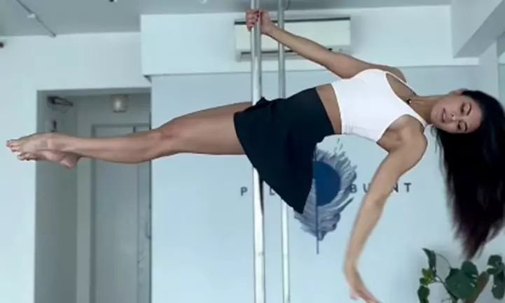 వీడియో: సాహో బ్యాడ్ గ‌ర్ల్ పోల్ డ్యాన్స్