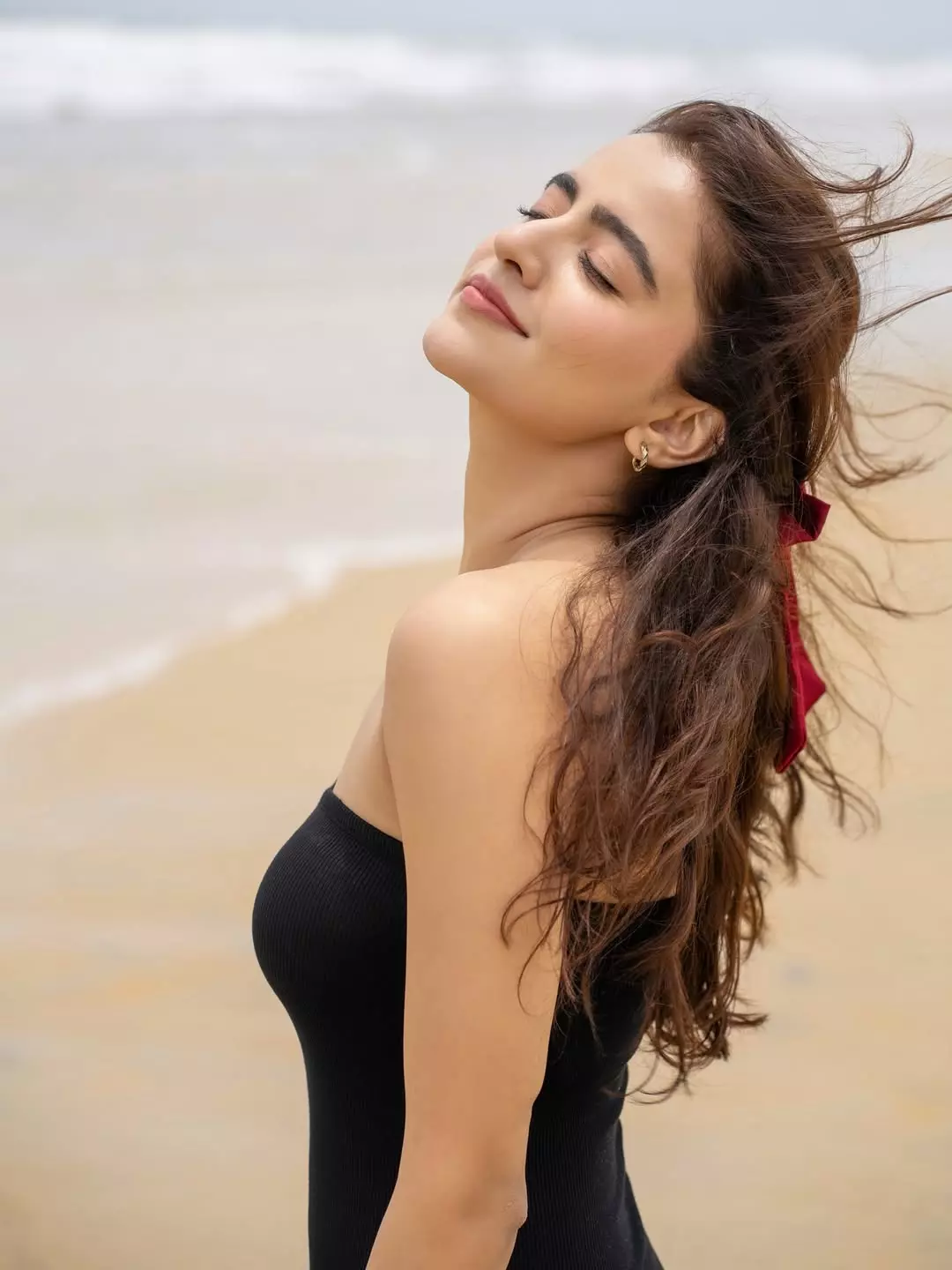 Rukshar Raises Temperature With Her Adorable Smile